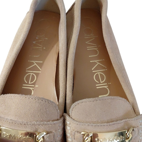 NEW Calvin Klein Soft Suede Tan Loafers Gold Emblem size 8 - Picture 4 of 10